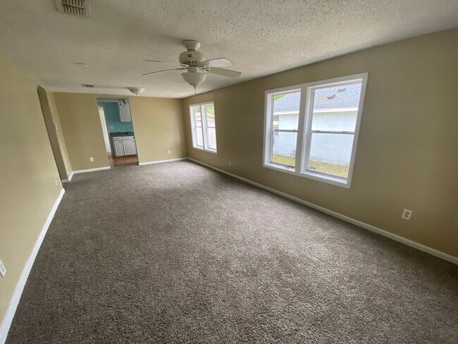 Building Photo - 1009 Bay Ave