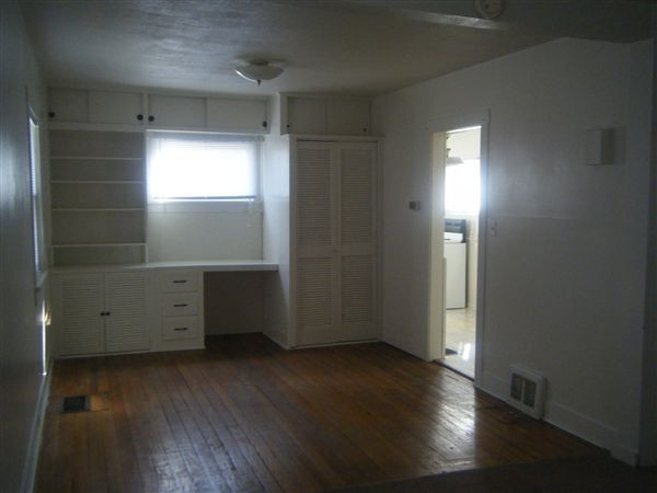 Building Photo - 523 N Pleasant St