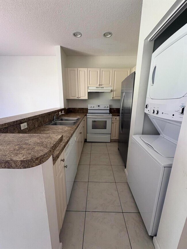 Building Photo - 3122 Coral Ridge Dr