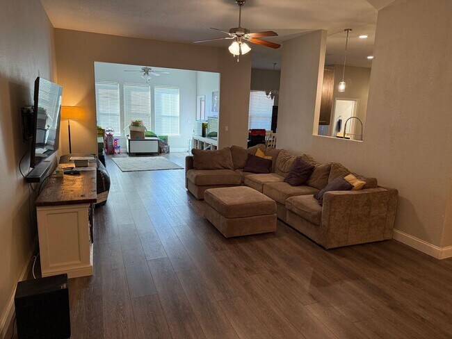 Foto del edificio - 3070 Crown Creek Cir