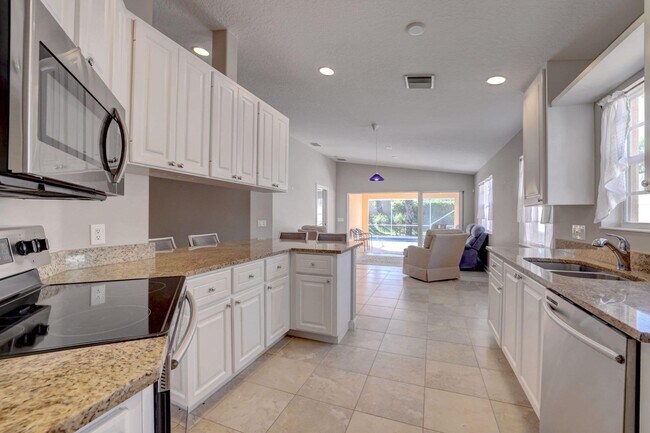 Building Photo - 12135 SW Elsinore Dr