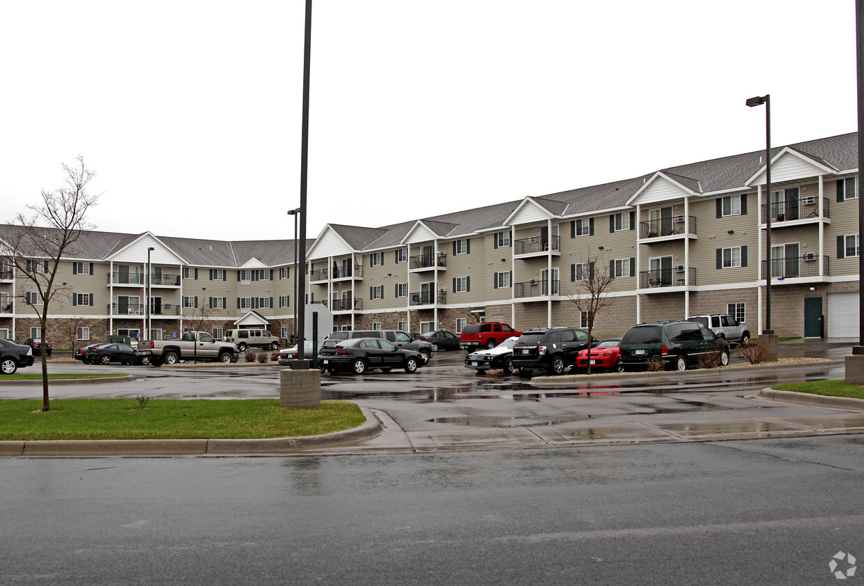 Primary Photo - Eagle Pointe (2550 Voyageur)