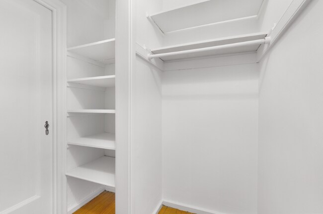 Foto del edificio - 301 E 21st St