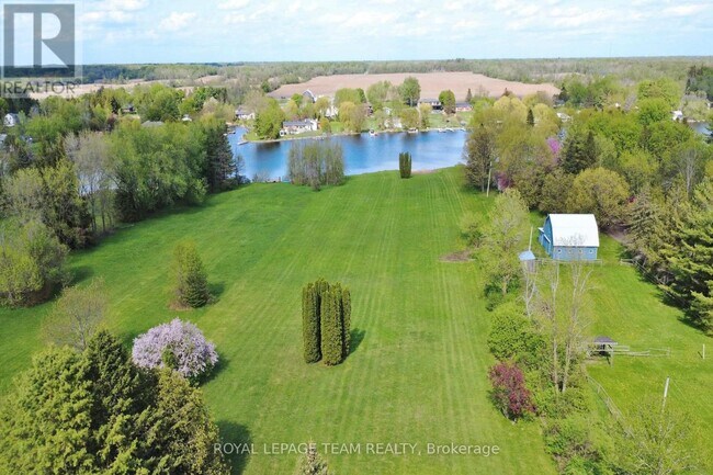 Photo du bâtiment - 5965 Rideau Valley Dr N