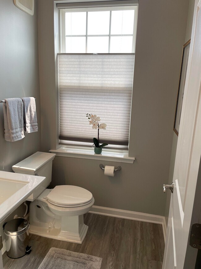 Foto del edificio - 3711 Silver View Ln