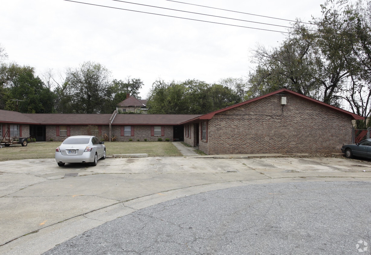 Building Photo - 621 Hughes St
