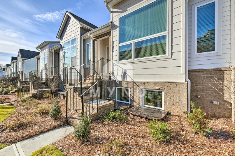 Building Photo - 2109 Statesville Ave