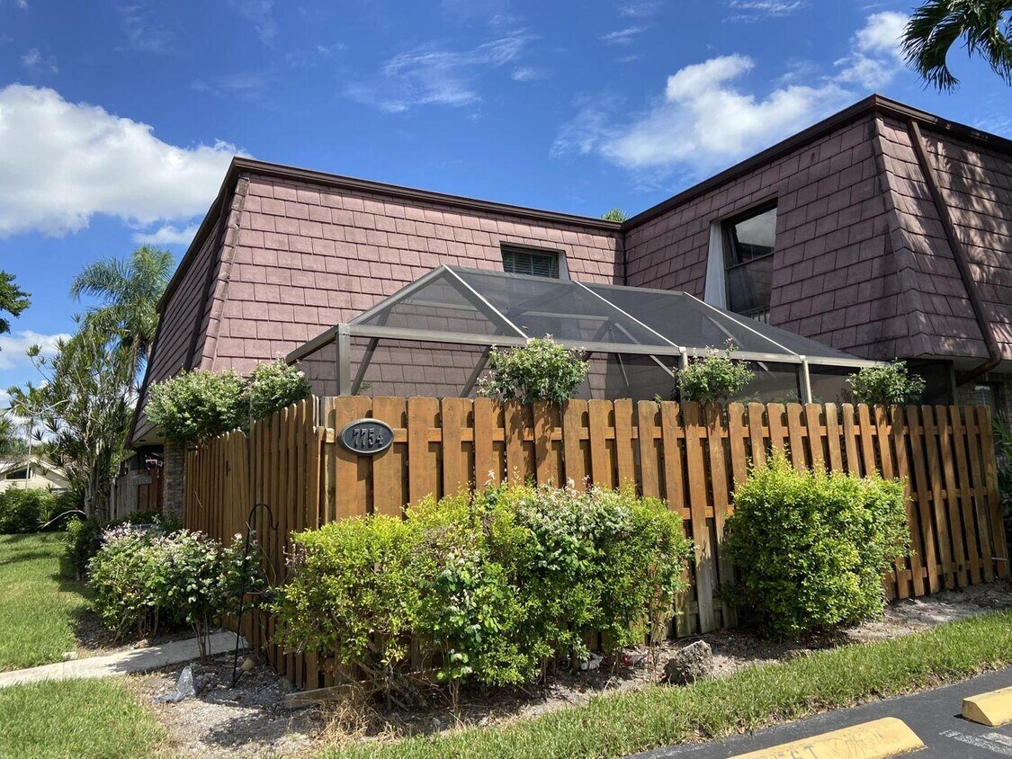 7754 Courtyard Run W, Boca Raton, FL 33433 Townhouse for Rent in Boca