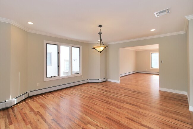Building Photo - 2461 Rossett St