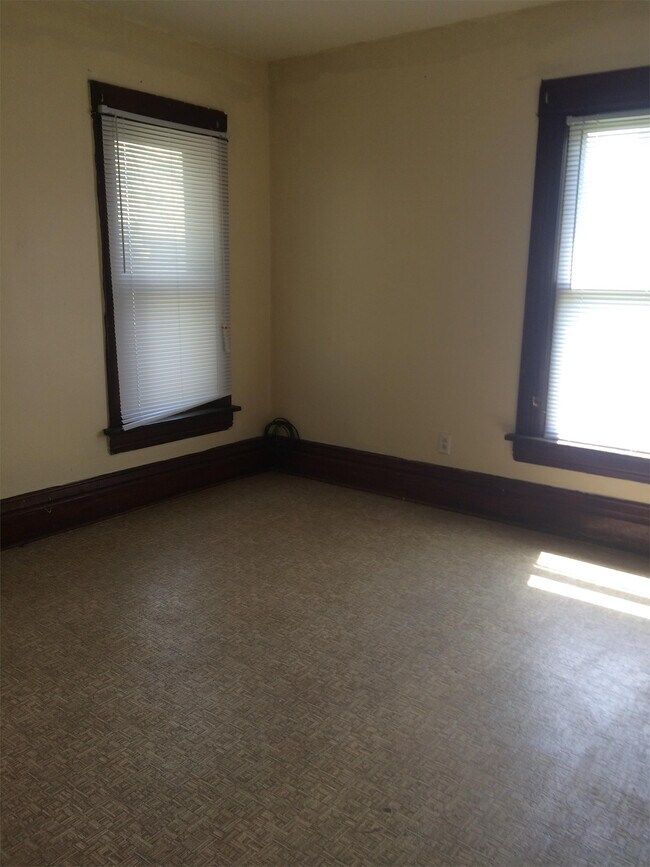 Building Photo - 314 1/2 E Mullan Ave