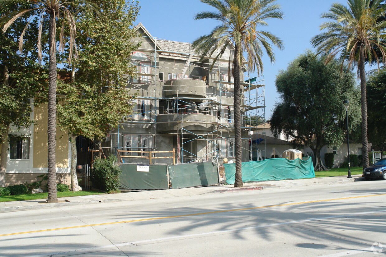 Building Photo - 231 E Burbank Blvd