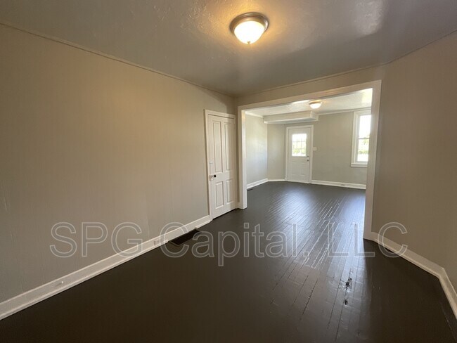Building Photo - 715 Vander Ave