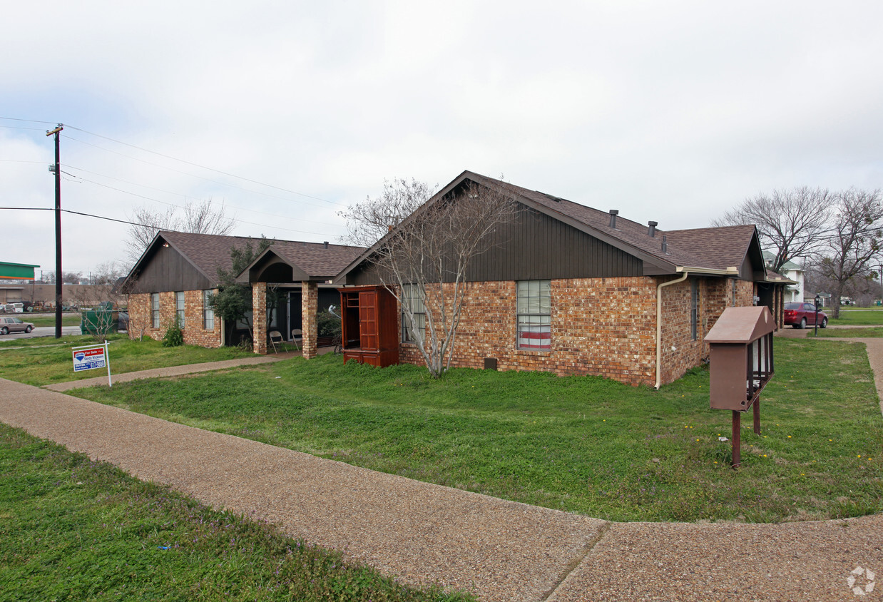 Building Photo - BrookHaven Apartments