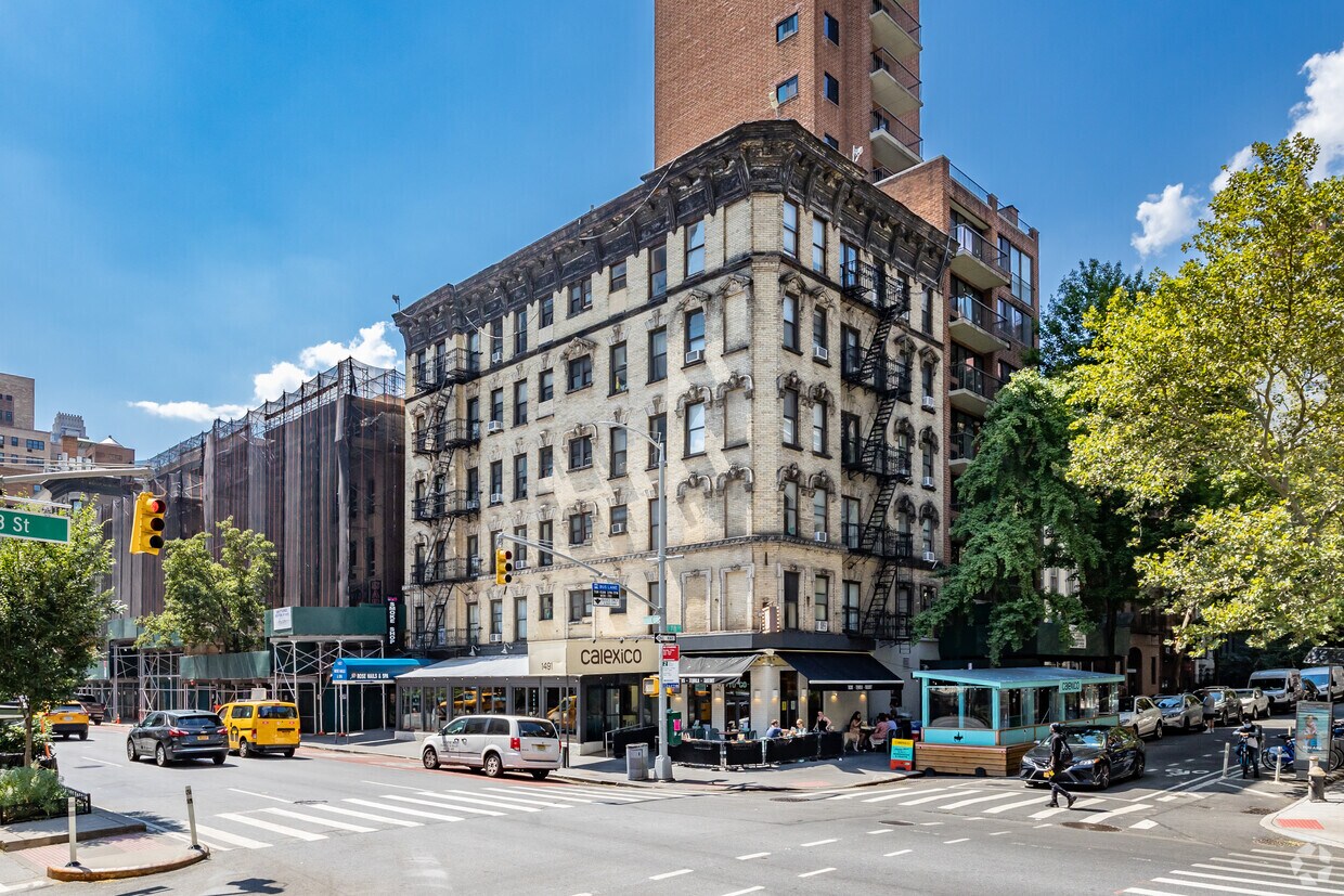 Primary Photo - 270 E 78th St