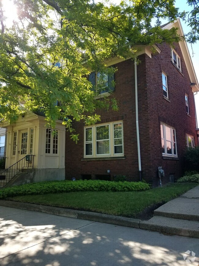 Building Photo - 155 W 21st St
