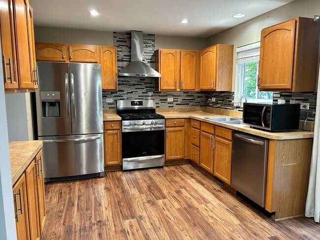 Foto del edificio - 1746 Newport Ln