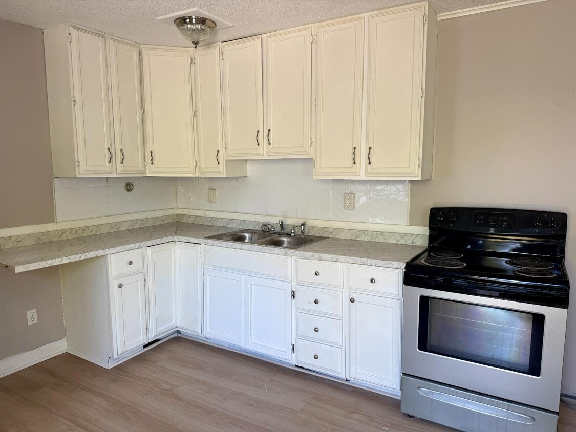 Primary Photo - 2114 Smith Ave