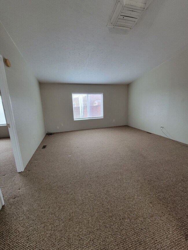 Foto del edificio - For Rent – 3 Bedroom, 2 Bath Home Near Old...