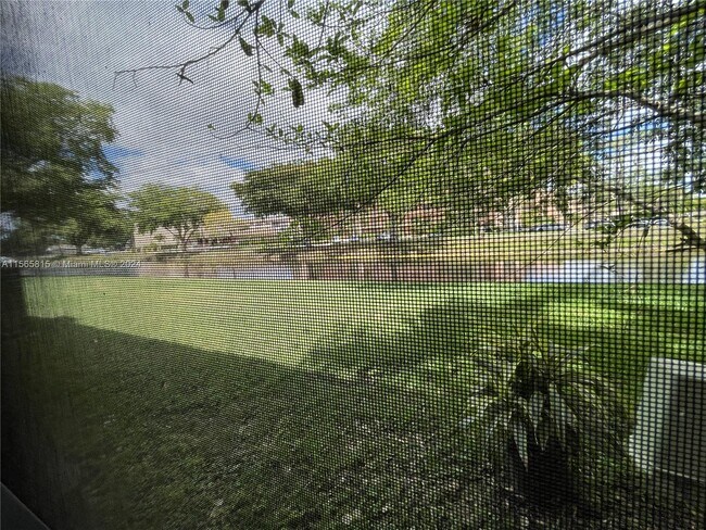 Foto del edificio - 2950 NW 106th Ave