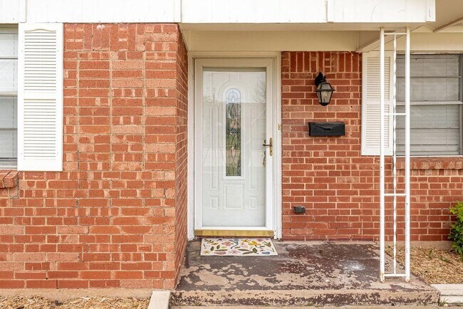 Building Photo - 4024 Hooper Dr
