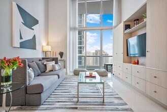 Building Photo - 485 Brickell Ave