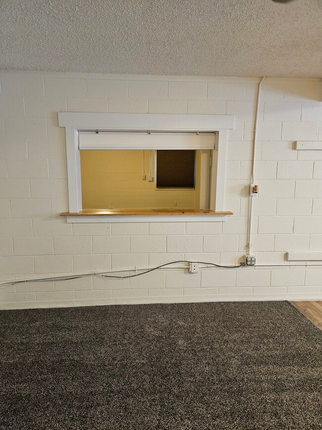 Building Photo - 204 8th St