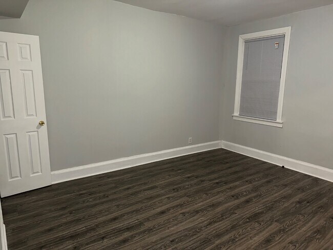 Foto del edificio - 1616 Isherwood St NE