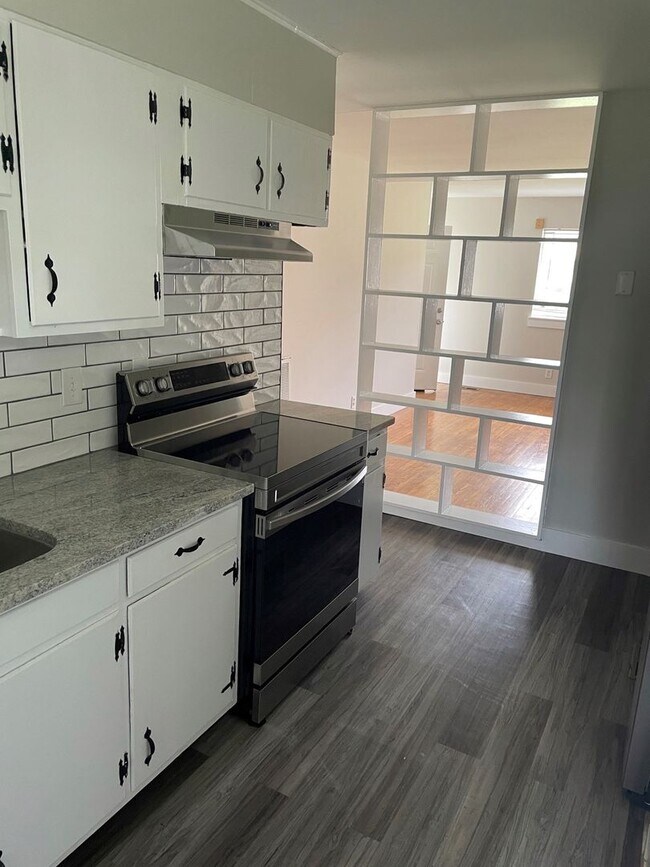 Foto del edificio - 1302 Ridgefield Cir