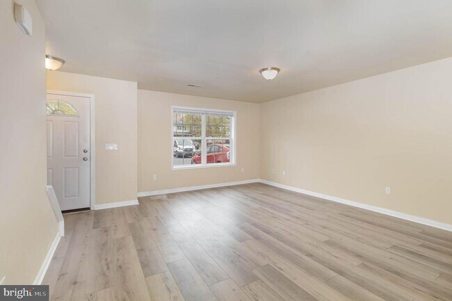 Building Photo - 2098 Market St Ext