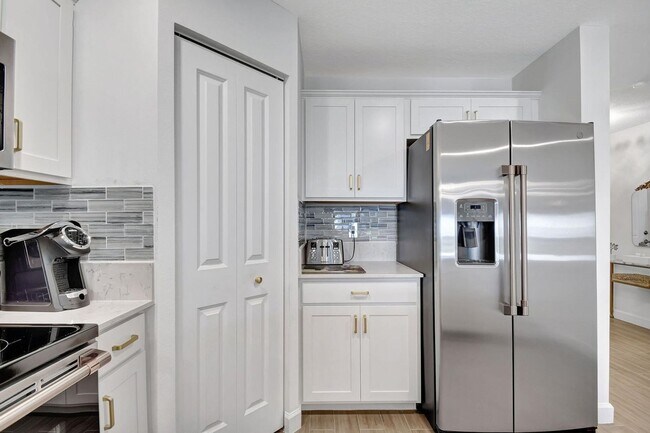 Building Photo - 6013 Woods Edge Cir
