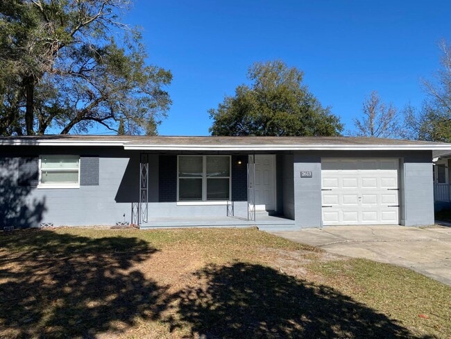 Building Photo - 2613 Drake Dr