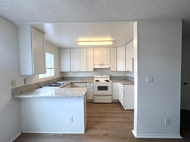 Kitchen - Beneda Lane Apartments