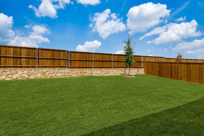Building Photo - Move in Ready - 4 bedroom 2 bath