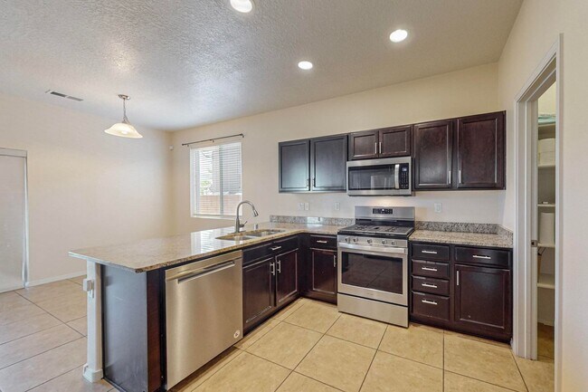 Foto del edificio - Executive 2/story 4 Bedroom  2.5 Bath with...