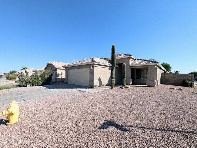 Foto del edificio - 7059 W Gardenia Ave