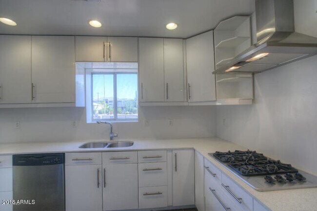 Building Photo - 502 E Osborn Rd