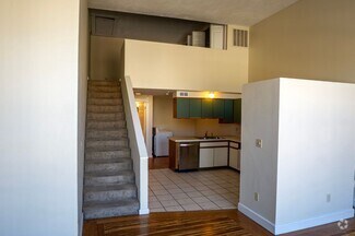 Building Photo - 204 N Walnut St