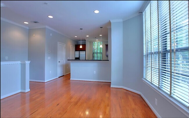 Foto del edificio - Beautiful 3-Story Townhome in Museum District