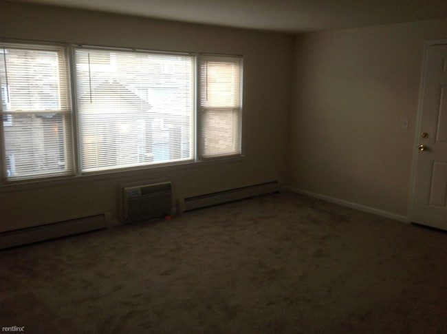 Building Photo - 2 br, 1 bath Apartment - 33 W Grand Ave