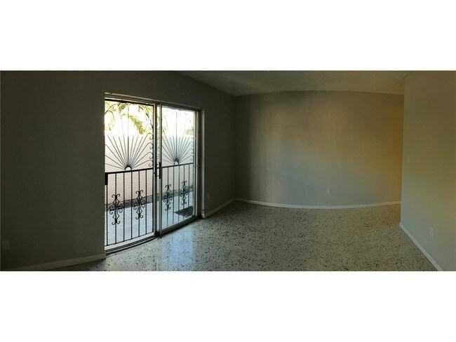 Building Photo - 830 W 75th St
