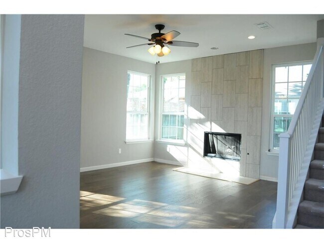 Foto del edificio - 3 br, 2.5 bath House - 923 Felicia Ln