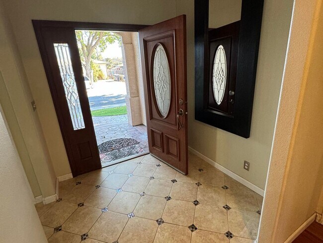 Building Photo - 3 Bedroom Single Family Home in Milpitas
