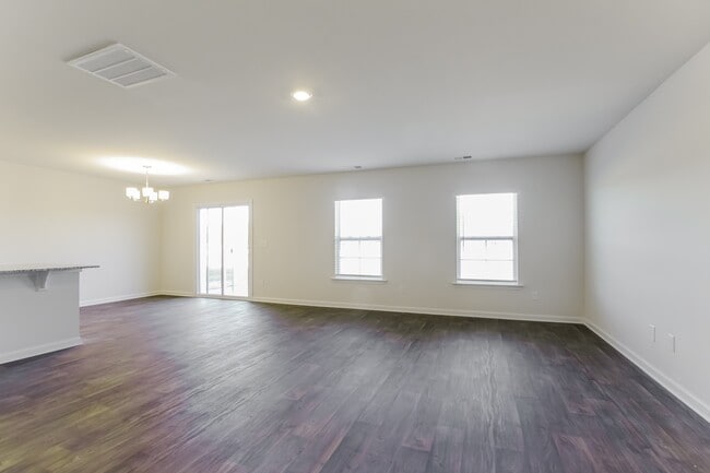 Building Photo - 165 King Buck Dr