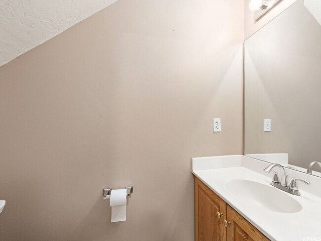 Building Photo - Cute 3 Bed 1.5 Bath in Provo!!