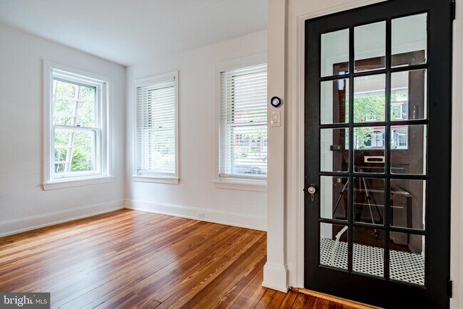 Foto del edificio - 310 W Biddle St