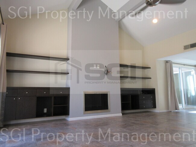 Building Photo - Gorgeous home ready for move in