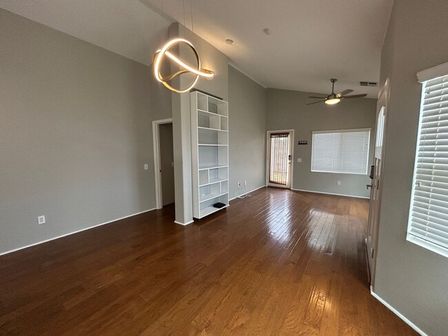 Foto del edificio - Bright & Airy 3-Bedroom Townhome in Ewa Be...