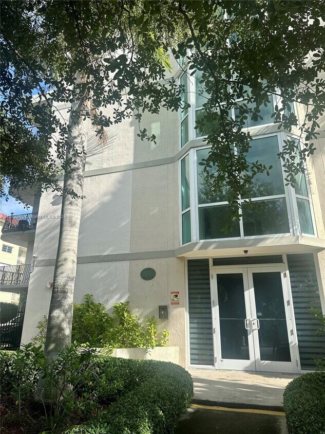 Foto principal - 954 SW 36th Ct