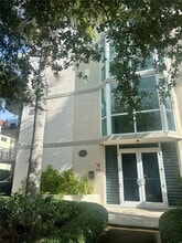 Building Photo - 954 SW 36th Ct