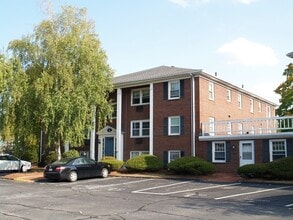 Building Photo - 17 Sinai Cir